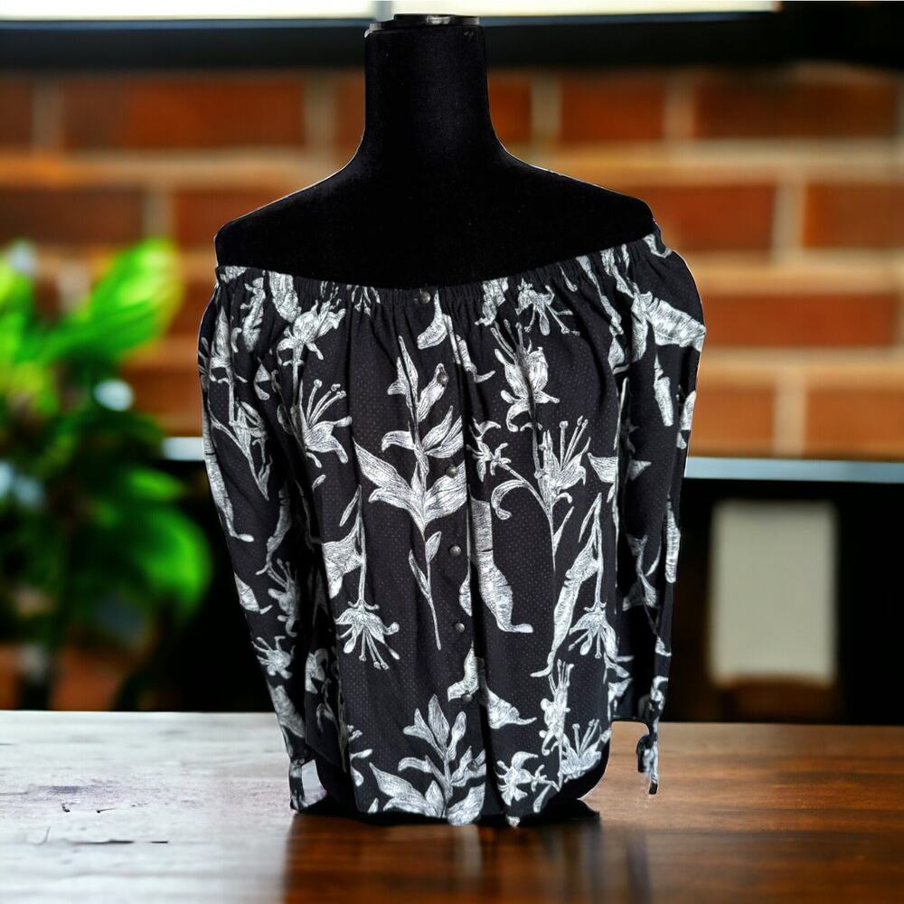 Roxy Womens Blouse Sz L Off Shoulder Floral Black White Textured Dotted Fabric - Picture 3 of 9